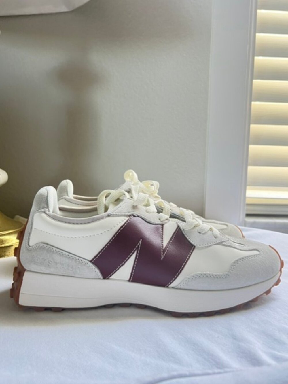 New Balance 327 Women's Sneakers Shoes White Wine Burgundy size 9.5 (B) #WS327SG